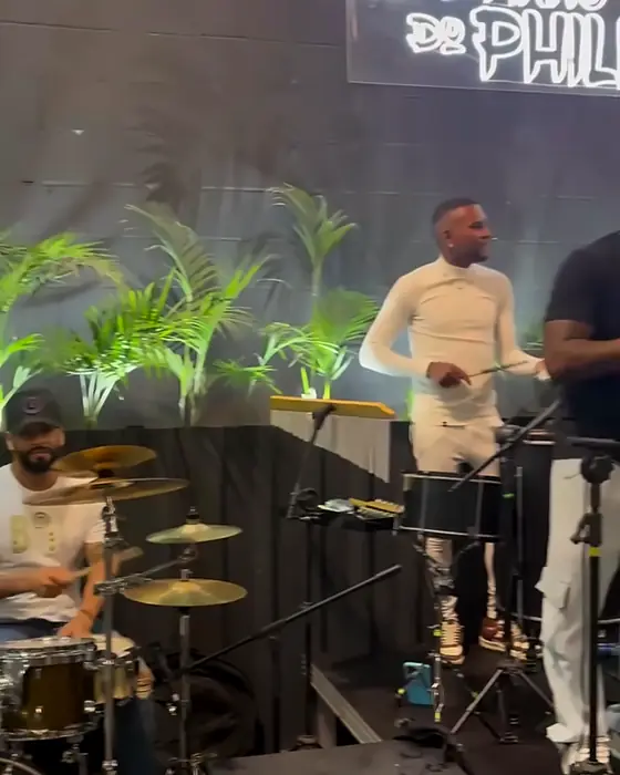 O palco: Música ao vivo toda semana